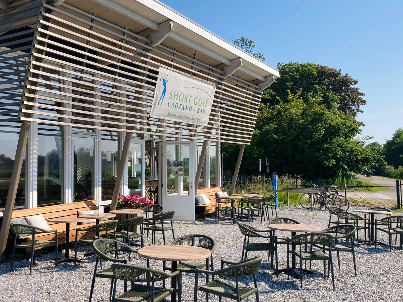 Clubhuis van Greenz Cadzand-Bad, bij Strandparking Cadzand